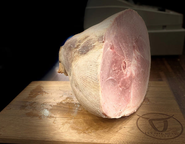 MERRY CHRISTMAS : Country Smoked Bone-In Ham (6 sizes)